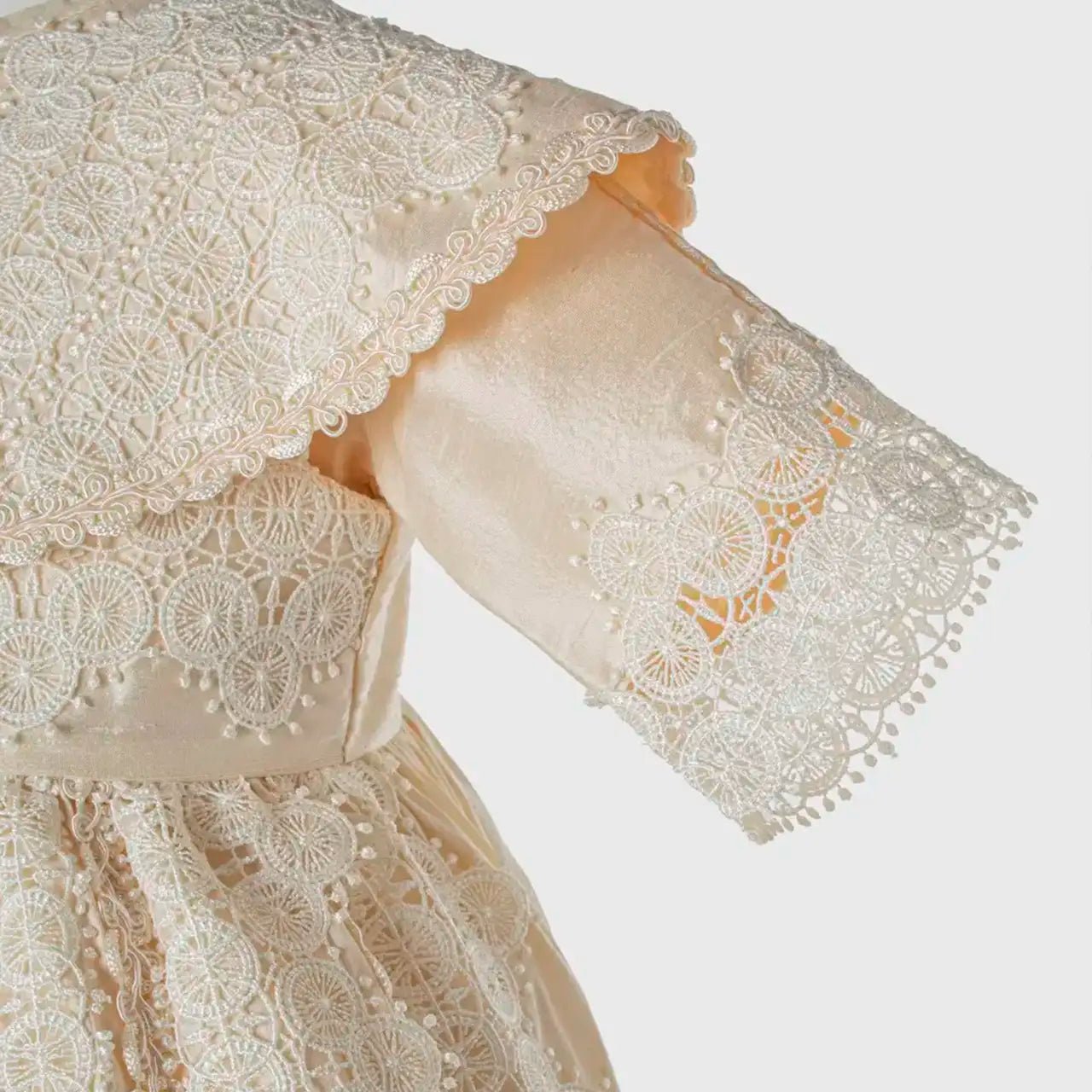 Prince-style christening gown P50 beige Ropones para Bautizo - Luca Gobbi Prince-style christening gown P50 beige Ropones para Bautizo - Luca Gobbi