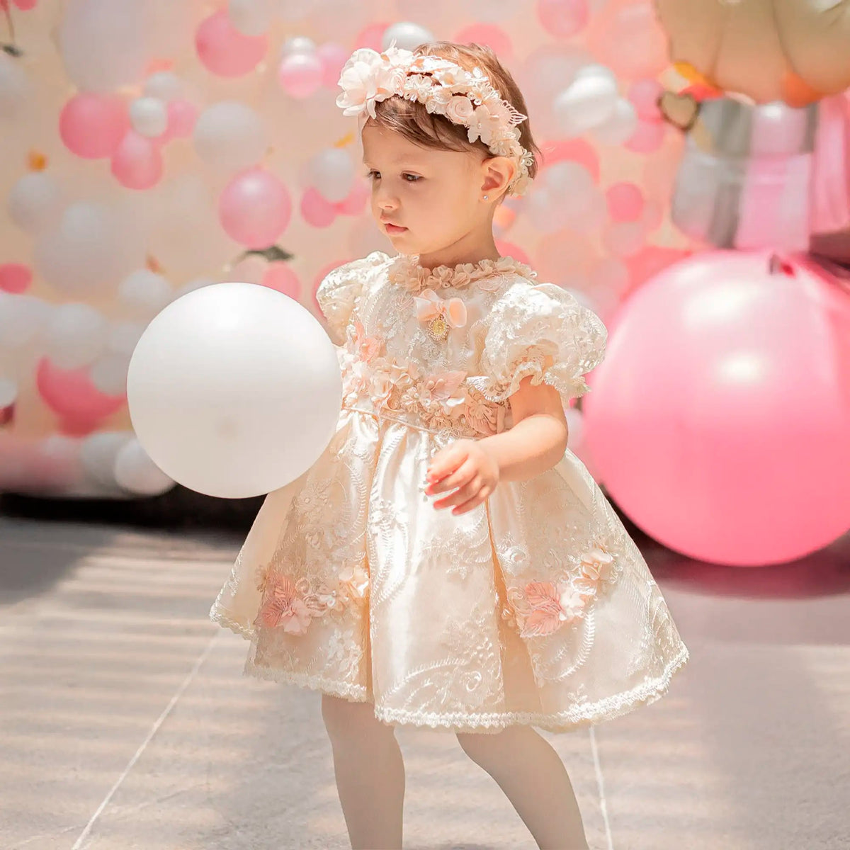 Vestidos para BautizoVestido Signature Bella M50 – Beige · Incluye GorroLuca Gobbi